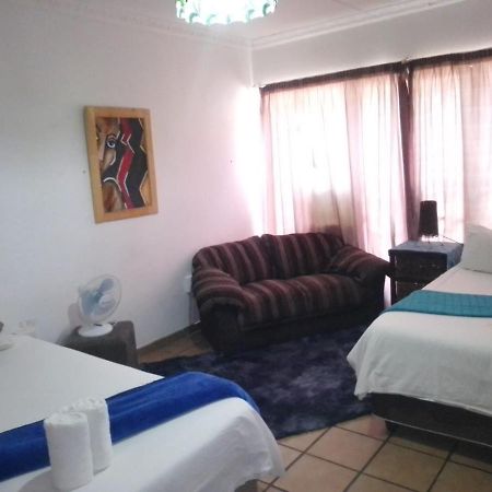 Aandrus Guesthouse Bloemfontein Exterior photo